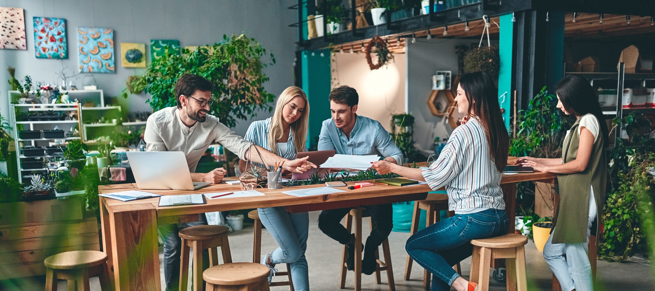 Group,Of,Young,Business,People,Are,Working,Together,In,Modern