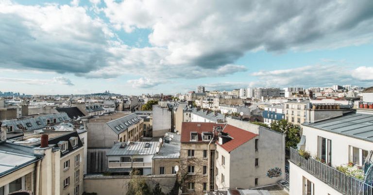 Vue imprenable rooftop Paris Belleville Hostel
