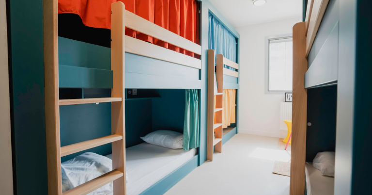 Dortoir chambres partagées auberge Caen